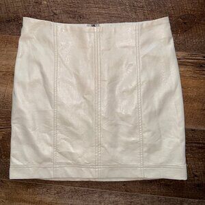 She + Sky Women Ivory Faux Leather Mini Skirt Small